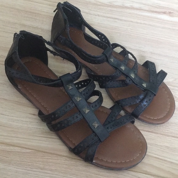 Sandals - Picture 1 of 2